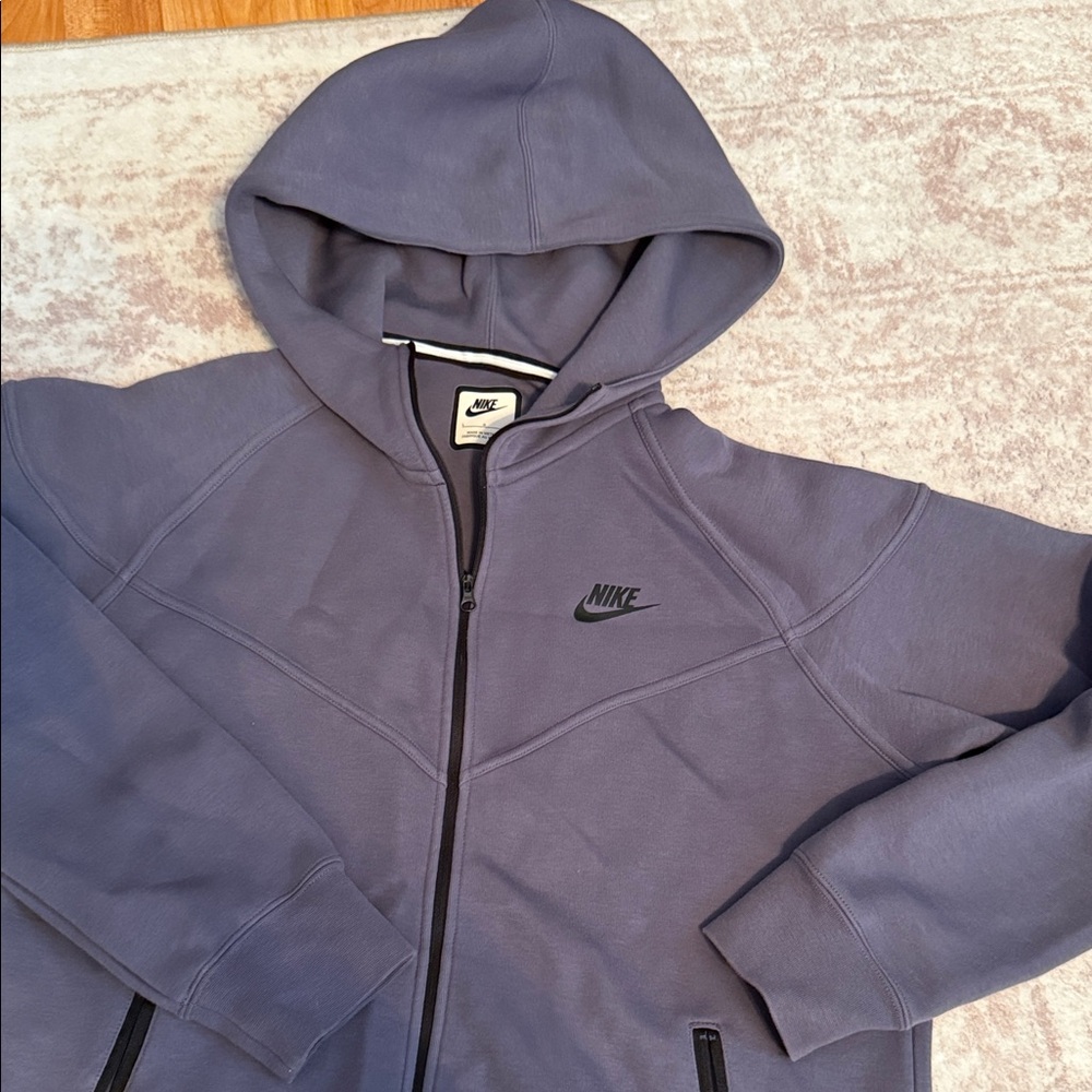 Women’s Nike Tech